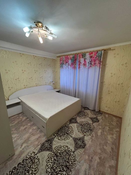 продам трехкомнатную квартиру