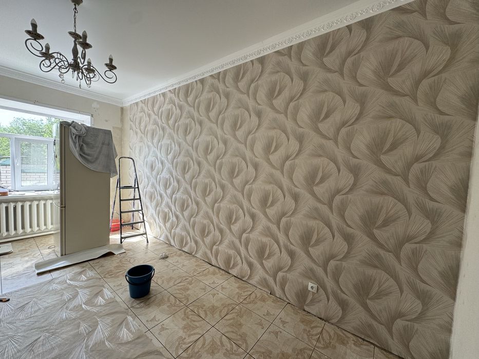 Клеим обои качественно