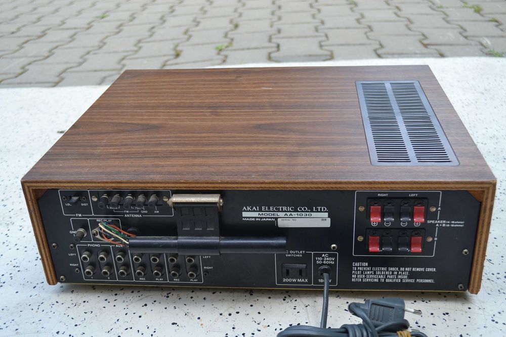 Amplificator Akai AA 1030