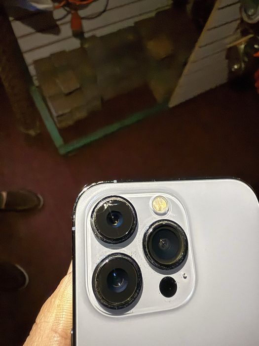 Iphone 13 pro yahwi holatda 128 batare 77%