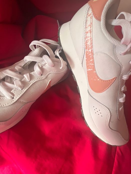 Много сладки оригинални маратонки на Nike