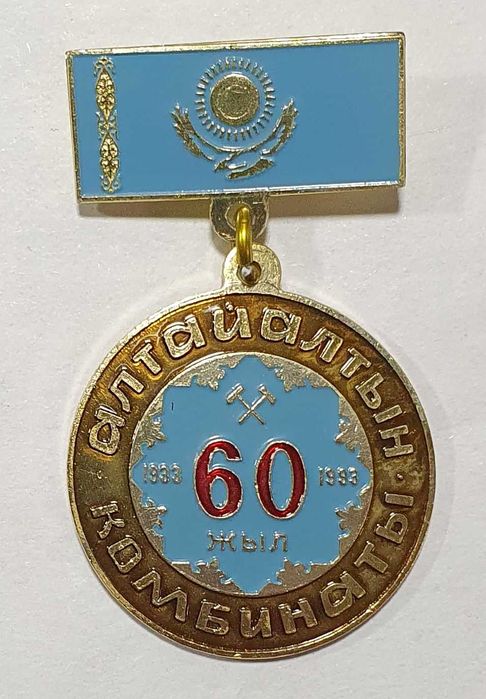 Значки разные по 2000