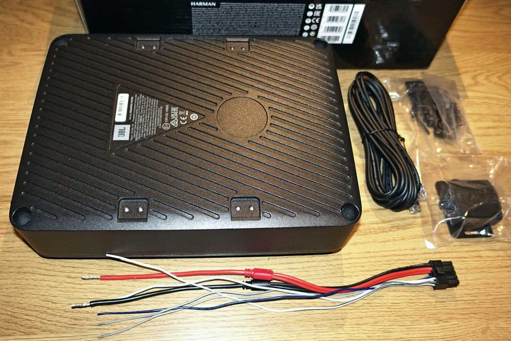 Vand subwofer auto JBL BassPro Nano, ca nou, 750 lei