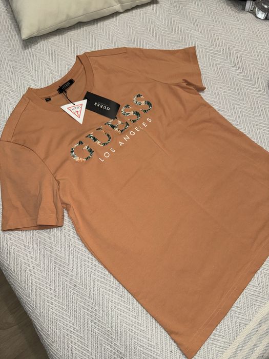 Футболка новая Guess