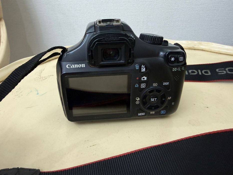 Зеркальный фотоаппарат Canon EOS 1100D