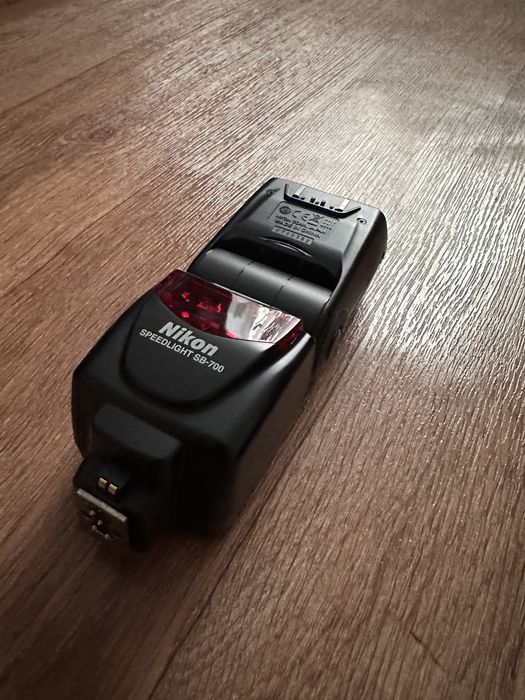 Продам вспышку Nikon SB-700