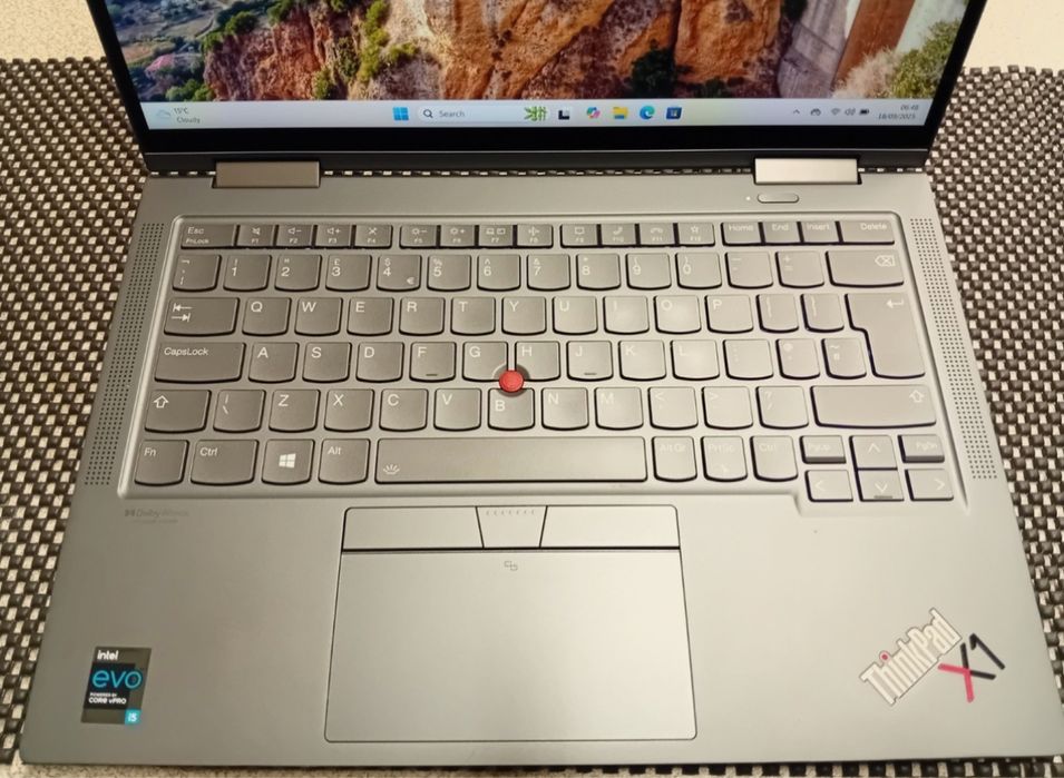 Lenovo ThinkPad X1 Yoga Gen 6 -Touchscreen 360 i7-1185G7, 16GB, 256GB,