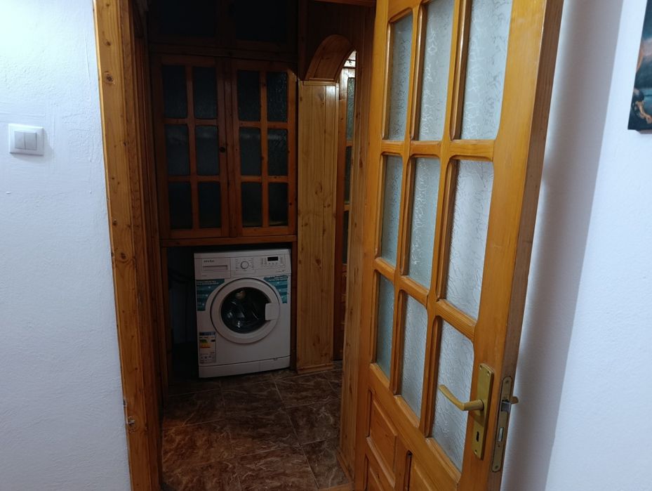 Se închiriază apartament cu 2 camere