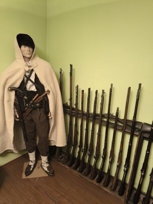 Автоматична пушка, револвер, пистолет. Масивни нестрелящи реплик