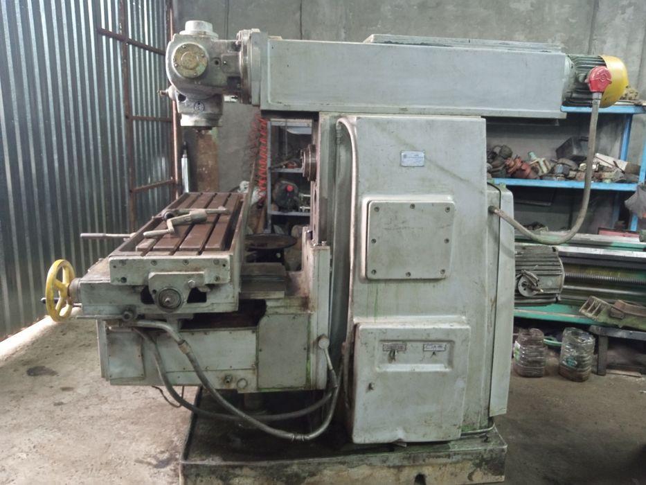 Универсально фрезерный 6р82ш