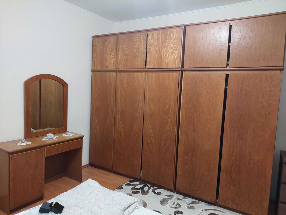 Set mobilă dormitor, 3 dulapuri + oglindă + 2 noptiere