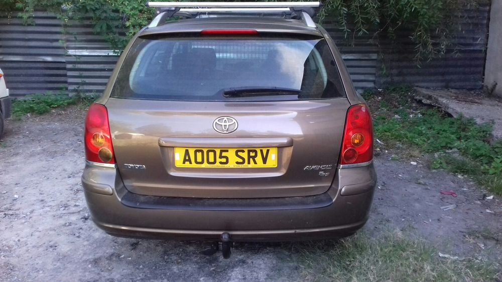 Toyota Avensis 2.0d4d 116к.с на части комби