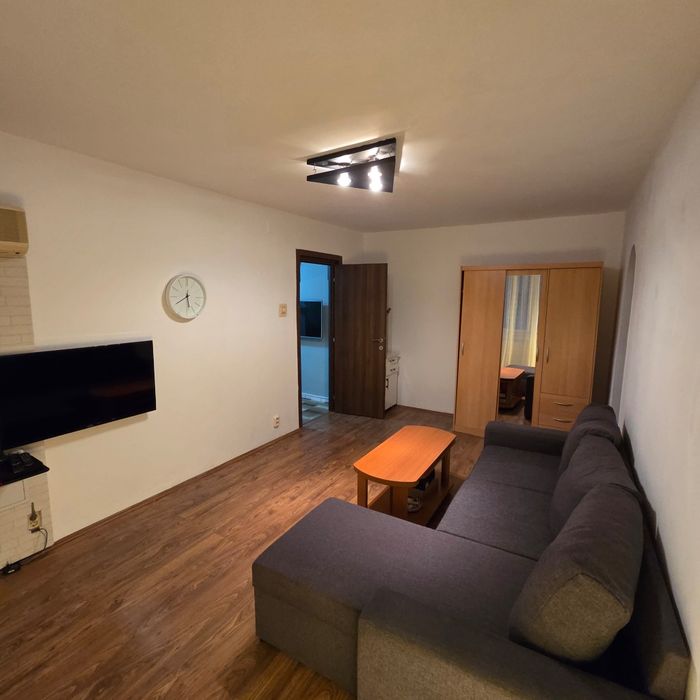 Închiriez apartament 3 camere Iancului