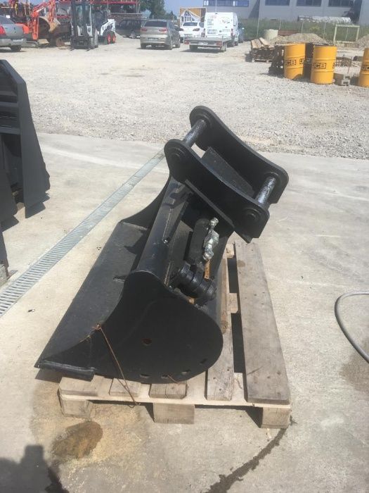 Cupa taluzare cu inclinare pentru Bobcat