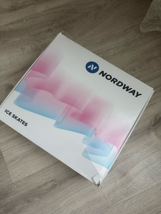 срочно продаються коньки