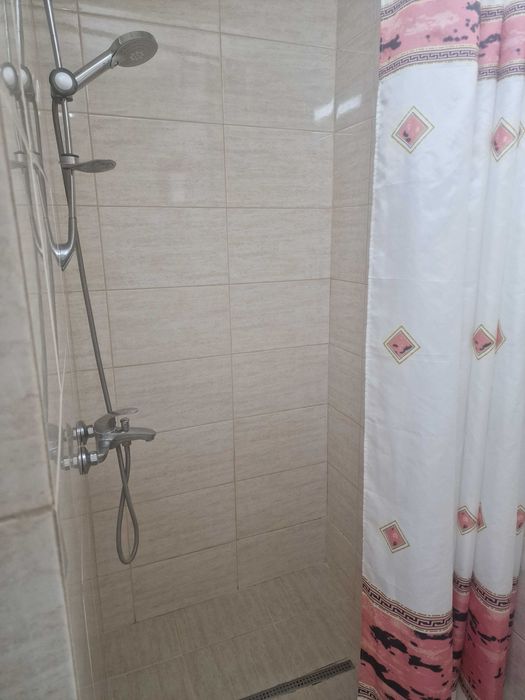 Inchiriez garsonieră)!