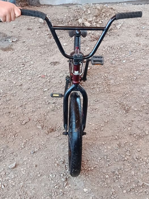 Велосипед BMX в хорошем состоянии