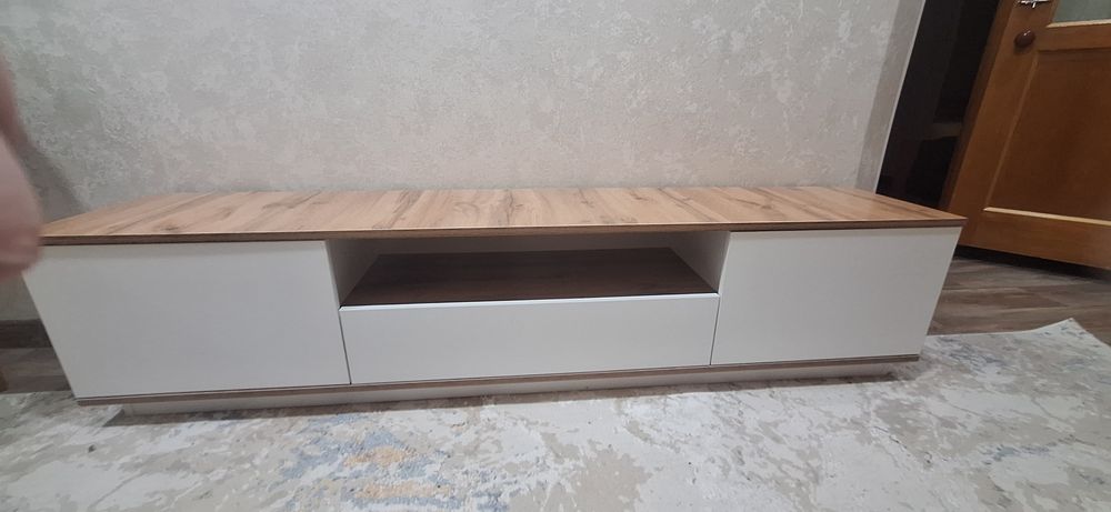 Продам тв тумбу напольную