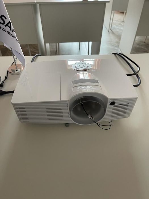 Проэктор OPTIMA в эксплуатации был 1 мес