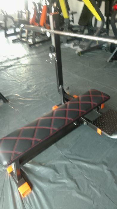 Aparate fitness triceps biceps trapez spate picioare