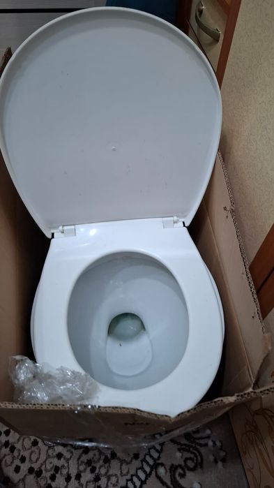 Продам унитаз с бочком