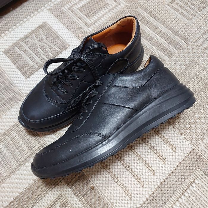 Продам кроссовки женские