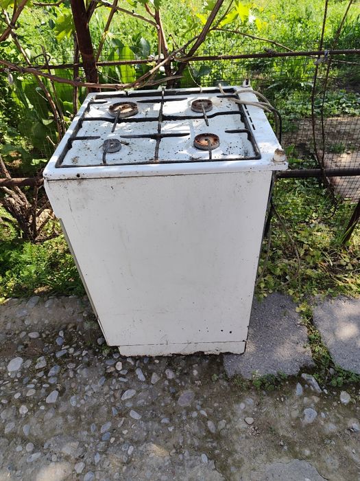 Белая газовая плита