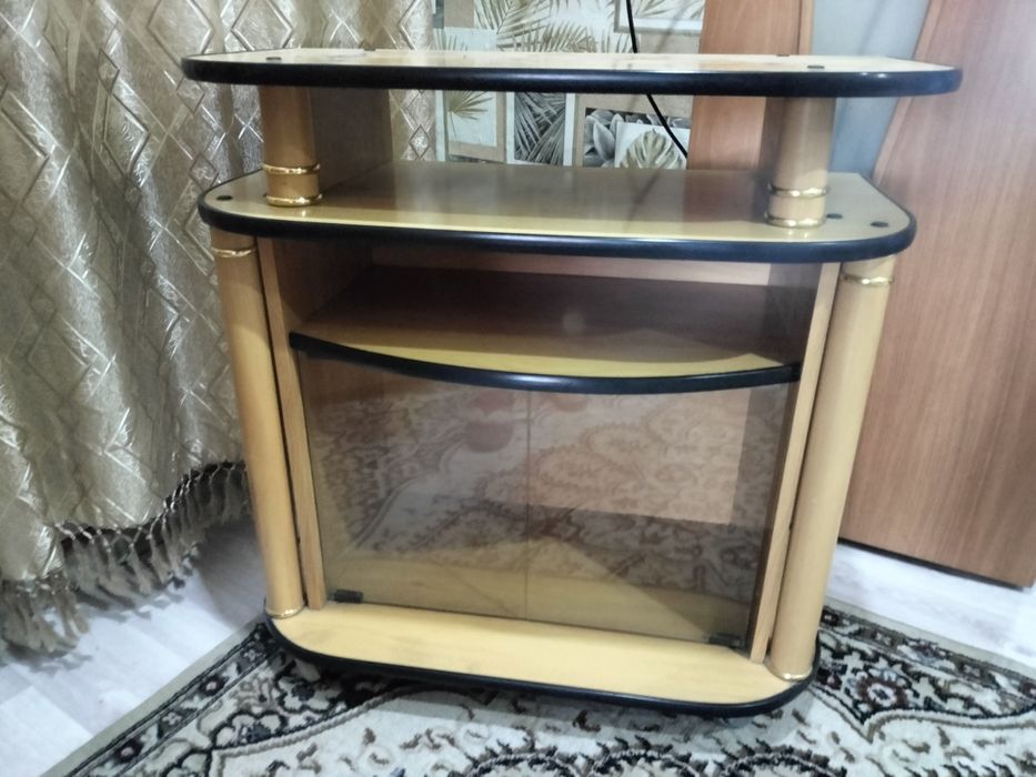 Продам тумбу на колесиках