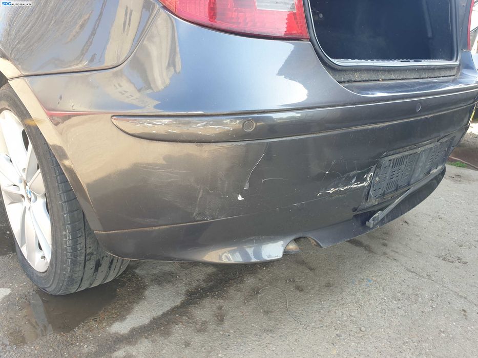 Bara Spoiler Spate cu Locas Senzori Parcare cu Defect BMW Seria 1 E87 NFL Non Facelift 2004 - 2008 Culoare A22 Sparkling Graphite Metallic [K4612]