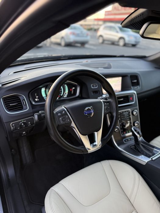 Volvo V60 D6 plug in hybrid 5 cilindri trapa keyless entry/go webasto incalzire scaune
