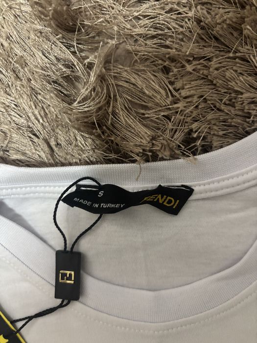 Tricou Fendi Roma – Alb cu mâneci monogramă FF – Mărimea S (Nou cu etichetă)