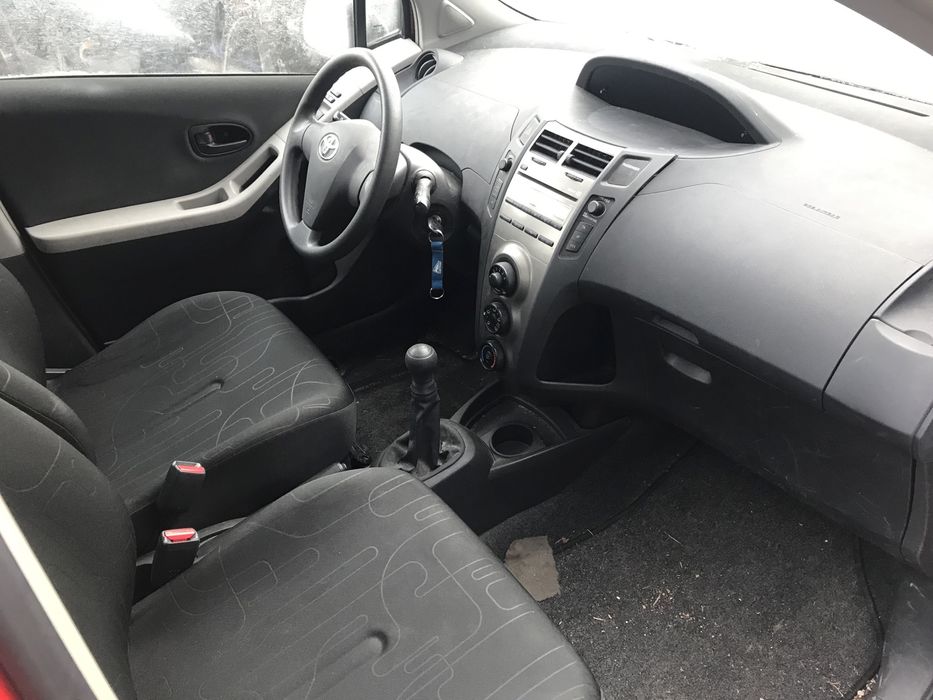 Toyota Yaris 1.0i 2010г. На части