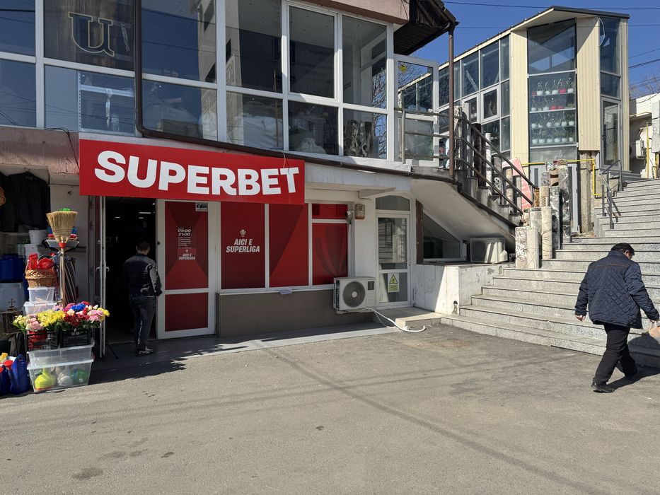 De inchiriat spatiu comercial in piata centrala din Tg jiu parter 32mp