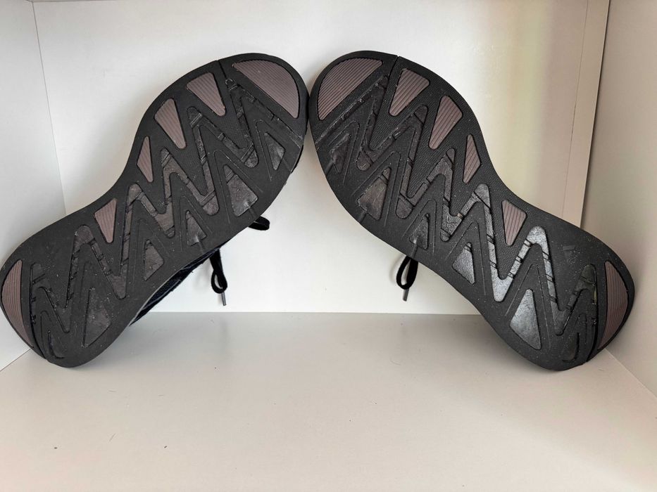 Adidas Adizero Aruku – Core Black/Carbon/Iron Metallic – Mărimea 45 1/3 – Model deosebit, ocazie unică – 290 lei