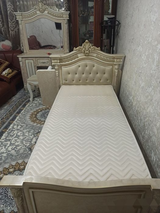 Продаются кровати с матрасами