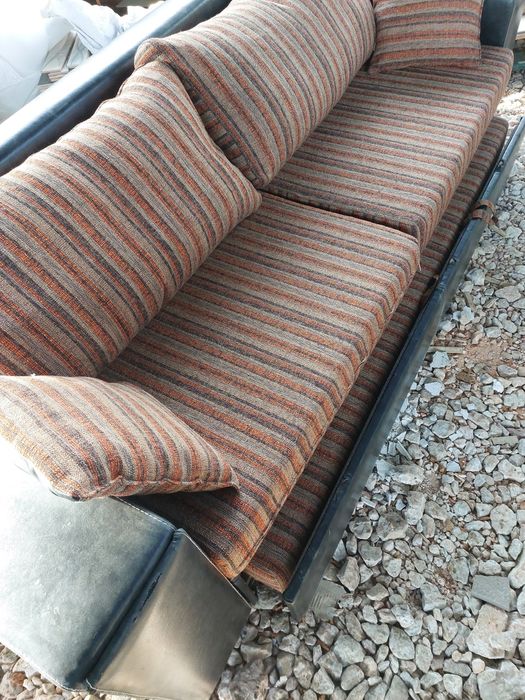 Диван с функция сън разтягащ се