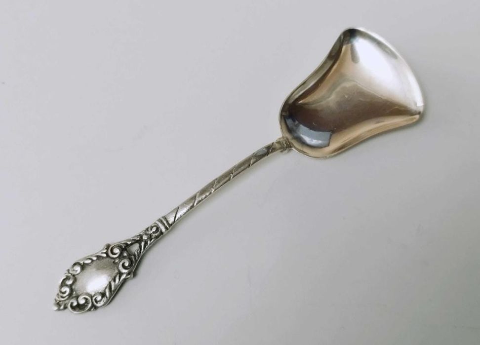 Lingurita argint 800, model floral , Germania, pentru zahar, copii