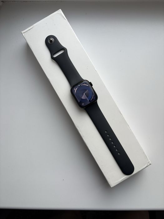 Продаю Apple Watch 8 series 41 mm Midnight ремешок S/M