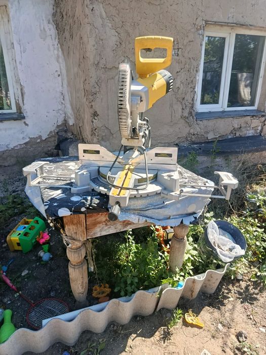 Торцовочная дисковая пила