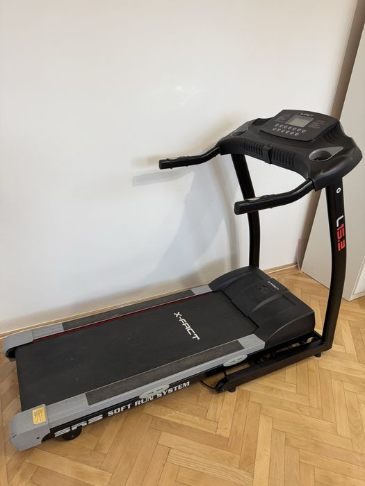 Vand banda de alergat in stare foarte buna de functionare