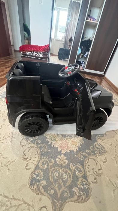 Продам детская машинка экелтрические