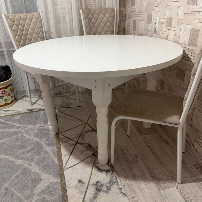 Круглый стол и 6 стулев