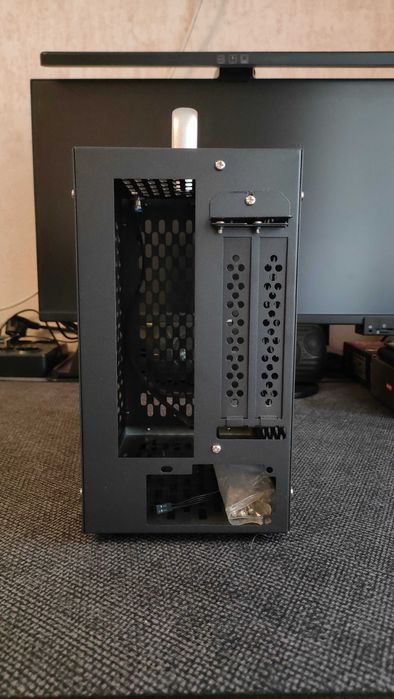 Корпус для ПК mini ITX