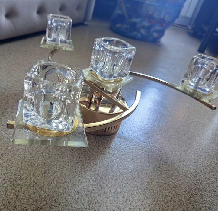 Люстра продам б) у