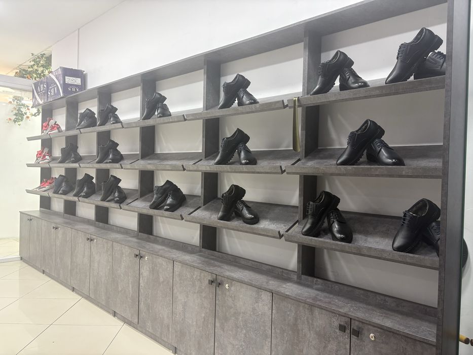 Продается мебель для магазина обуви и одежды