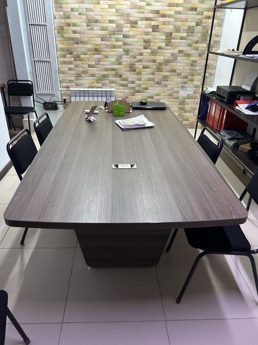 Коференц стол, стол доя работы.