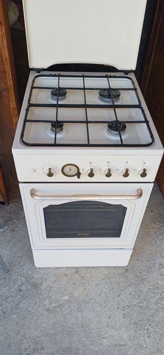 Vând cuptor electric și plită cu 4 ochiuri pe gaz în stare bună de funcționare