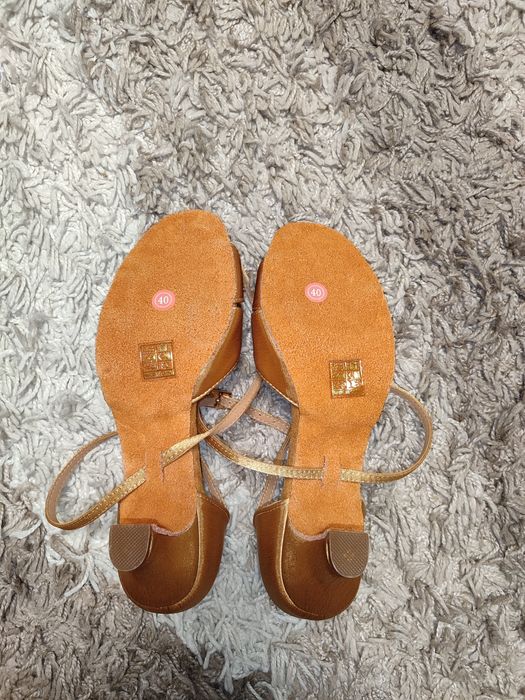 Продам туфли для танцев