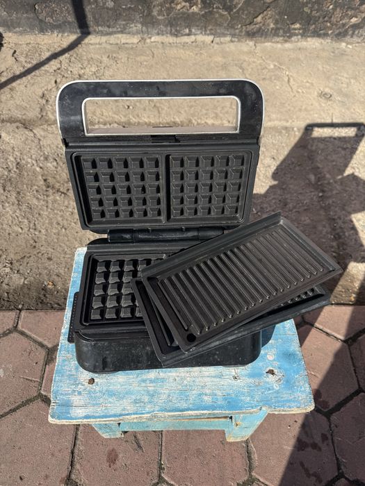 Вафельница продам