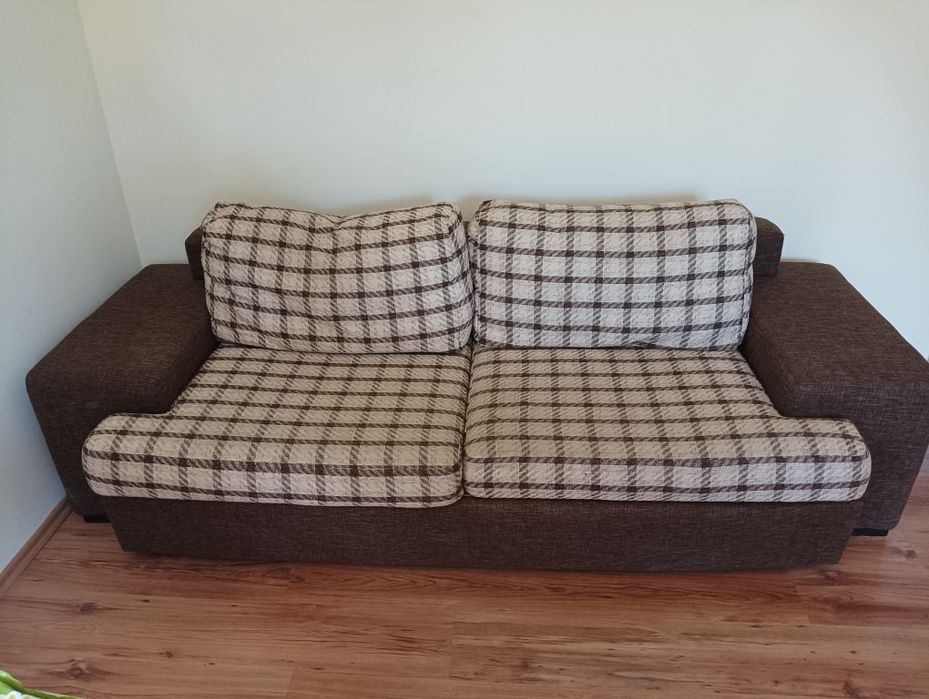 Диван и две табуретки